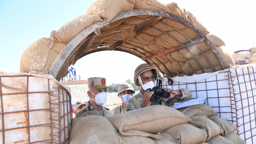 عاجل.. رئيس الأركان يتفقد معسكر إعداد مقاتلي شمال سيناء بالجيش الثاني