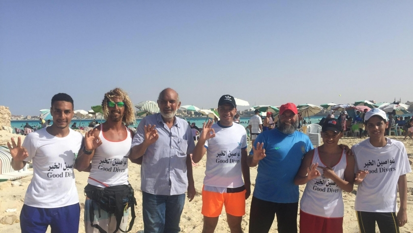 فريق غواصين الخير المتطوعين لإنقاذ الغرقى على شاطىء الغرام فى مرسى مطروح