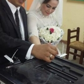 عروسان يدليان بصوتهما في الانتخابات البرلمانية في بني عبيد بالدقهلية
