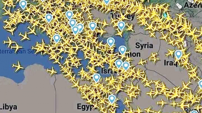 صورة توضح تزاحم الطائرات أعلى مصر