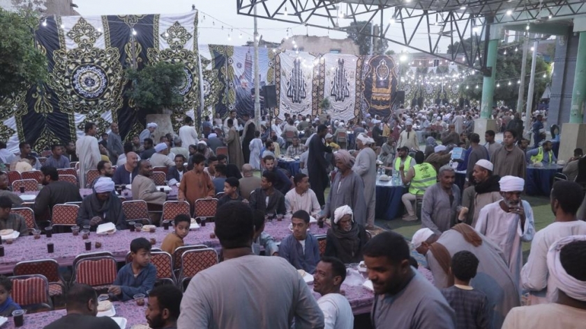 أكبر حفل إفطار جماعي بقرية الدير