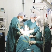 إجراء جراحة ضمن مبادرة علاج غير القادرين