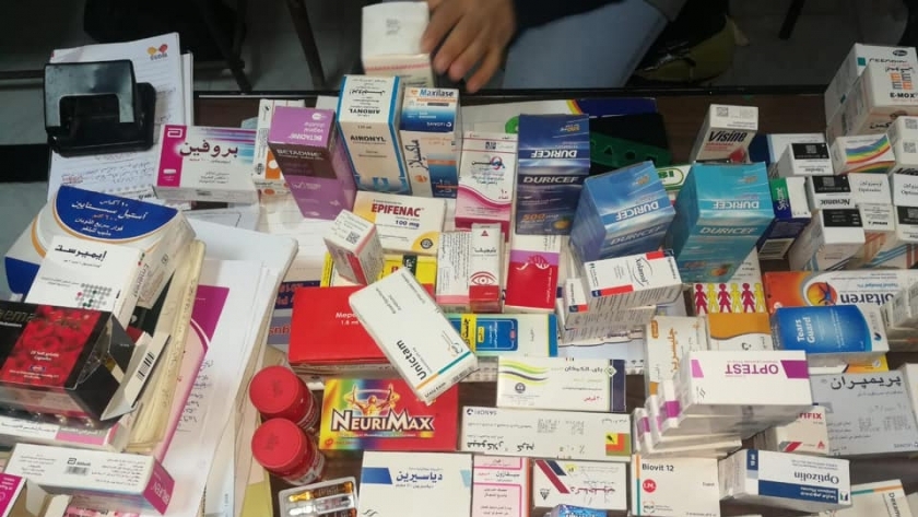 ضبط منشطات جنسية وأقراص مخدرة في صيدلية غير مرخصة بالفيوم
