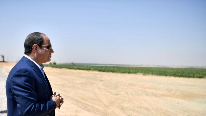 الرئيس السيسي خلال تفقده مشروعات زراعية في زيارة سابقة