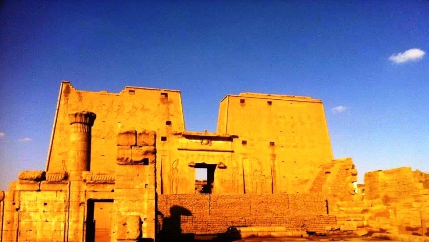 معبد حورس في إدفو.. تحفة معمارية تروي قصة الصراع بين الخير والشر