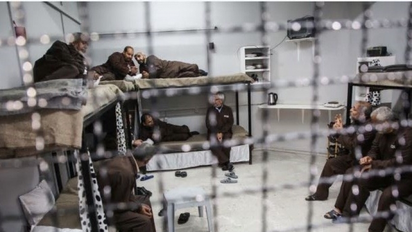 أسرى فلسطينيين في سجن إسرائيلي