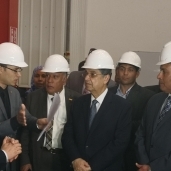 وزير الكهرباء خلال افتتاح مصنع المهمات