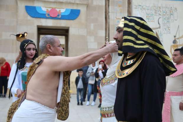 القرية الفرعونية تحتفل بعيد الحب بإقامة أول حفل زفاف فرعوني