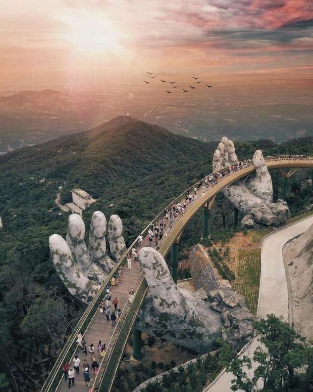 بالفيديو| افتتاح جسر "محمول" للمشاة في فيتنام