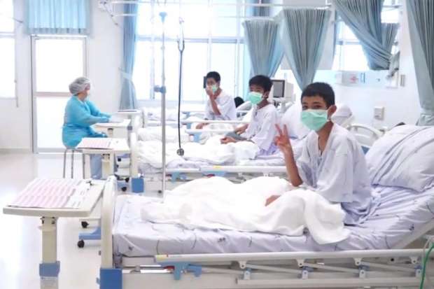 بالصور| عزل أطفال "كهف تايلاند" بمستشفى في شيانج راي