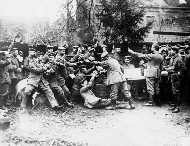 بعد 100 سنة.. الحرب العالمية الأولى في صور "لحظات الموت والحياة"