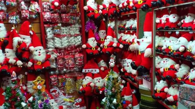 شجرة الكريسماس وملابس بابا نويل للأطفال 2021 .. كم سعرها ؟