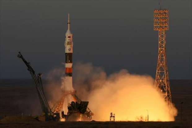 بالصور| نجاح إطلاق مركبة فضاء "سويوز" الروسية وعلى متنها 3 رواد