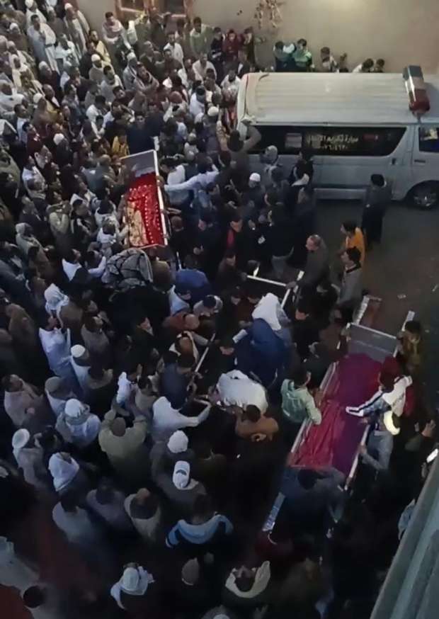 تشييع جثامين 3 من أسرة واحدة لقوا مصرعهم في حادث على «صحراوي البحيرة