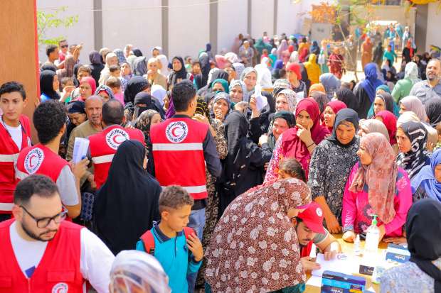 الهلال الأحمر المصري يٌطلق قافلة تنموية بقرية كفر الحلواصي بالمنوفية - التقرير