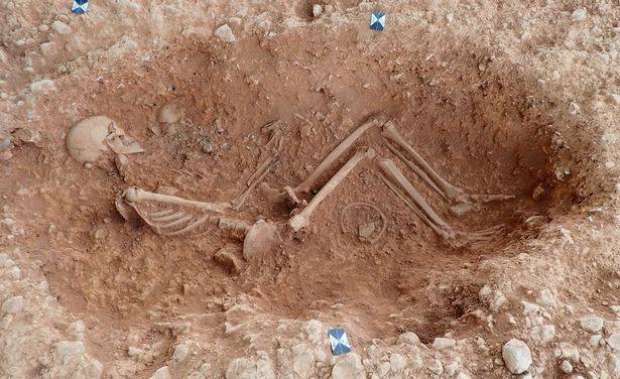 العثور على مقابر نسائية من القرن الخامس الميلادي في بريطانيا