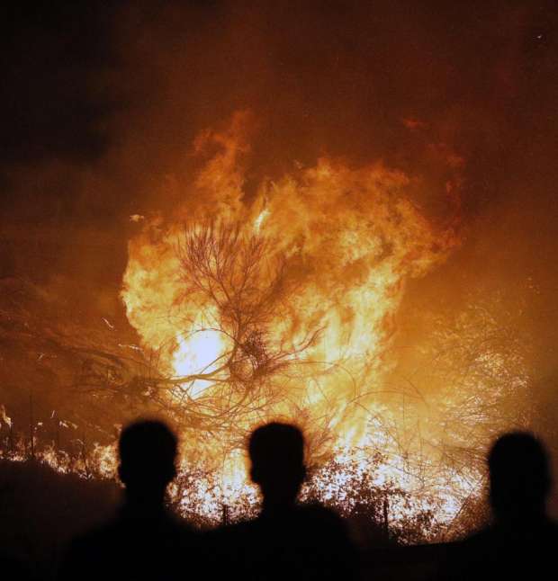 بالصور| لقطات "مرعبة" لسحب الدخان الناجمة عن حرائق الغابات في البرتغال