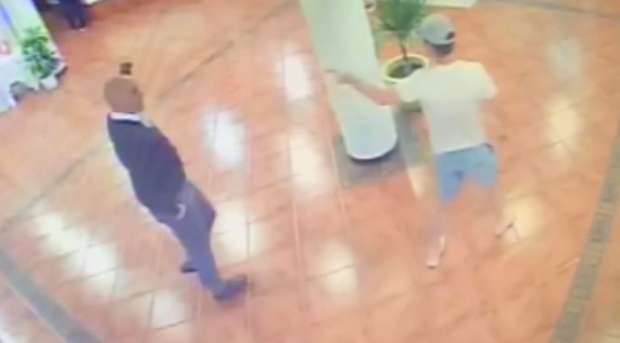 بالصور| مدير فندق بإسبانيا يضرب نزيلا أمام زوجته وأطفاله لهذا السبب