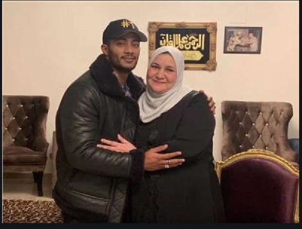 محمد رمضان عن والدته مكتبي تحت شقتها عشان تفضل رجليها فوق رأسي بالجزائري Et