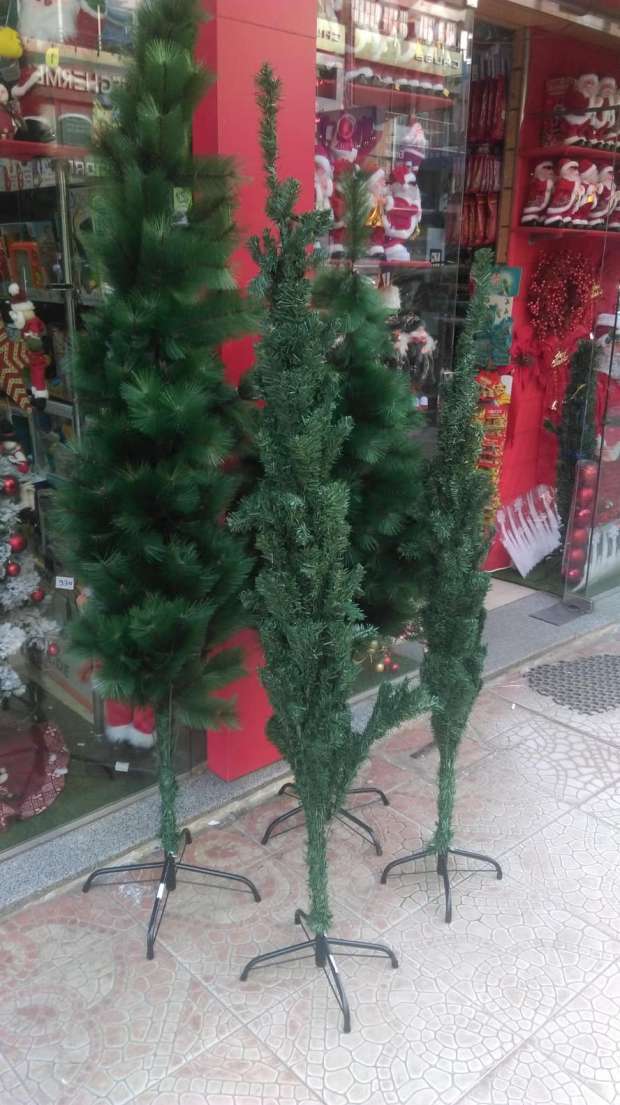 شجرة الكريسماس وملابس بابا نويل للأطفال 2021 .. كم سعرها ؟