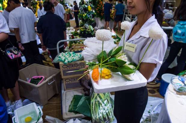 بالصور| تايلاند تنظم أكبر مسابقة نحت على الفواكه في بانكوك
