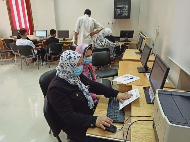 توافد طلاب جامعة كفر الشيخ على مكتب التنسيق لإعادة التسجيل - المحافظات -  الوطن