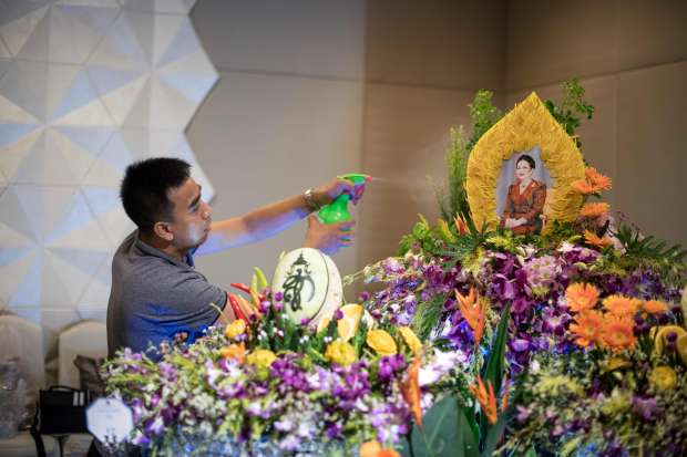 بالصور| تايلاند تنظم أكبر مسابقة نحت على الفواكه في بانكوك