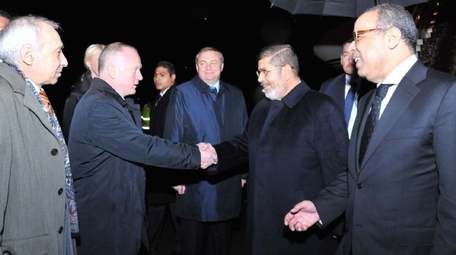 سياسيون: استقبال مسئولين صغار لـ«مرسى» فى المطارات إهانة لمصر