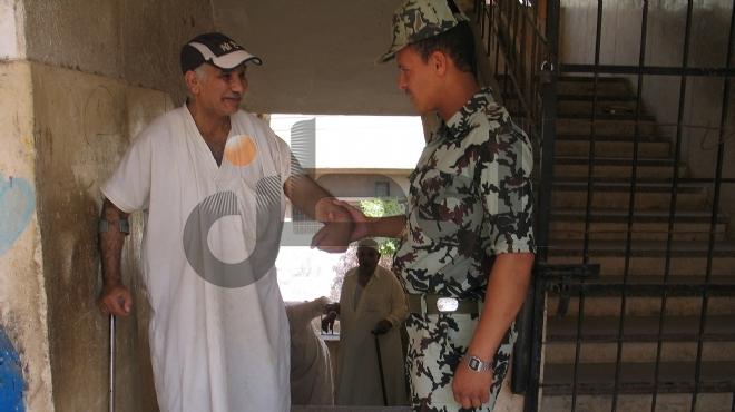 ظباط من الجيش لمتابعة الانتخابات في أسيوط