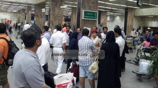  مرسي يتسبب في تأخر خروج ركاب 3 رحلات من مطار القاهرة 
