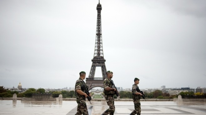  مدعي باريس: المشتبه به في الاعتداء على عسكري فرنسي اعتنق الإسلام مؤخرا 