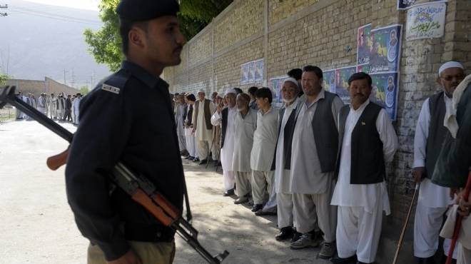 باكستان تعتقل مئات الآباء لرفضهم تلقيح أبنائهم ضد 