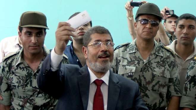 منشورات تهاجم المجلس العسكري ..وبطاقات مسودة لصالح مرسي في المنوفية