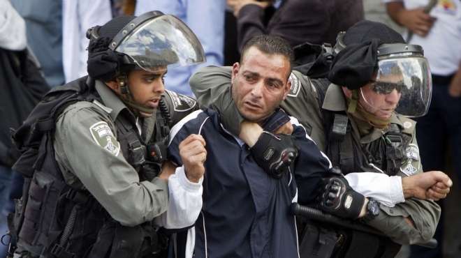 الشرطة الإسرائيلية تقرر إبعاد 25 من حراس الأقصى