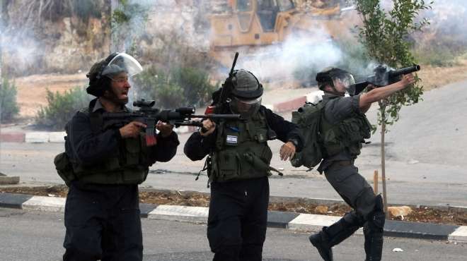 عاجل| اندلاع مواجهات عنيفة بين فلسطينيين وجنود الاحتلال في 