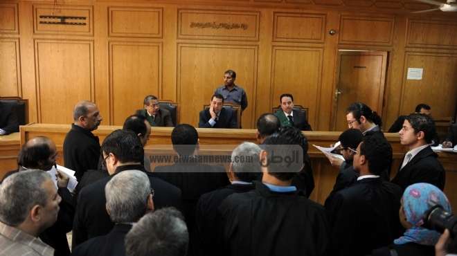  مشادات كلامية بين المدعين بالحق المدني وهيئة المحكمة في قضية قتل متظاهري الإسكندرية 