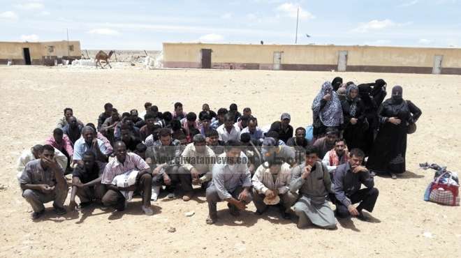 القبض على 130 مهاجرا غير شرعي قرب الحدود الليبية- المصرية