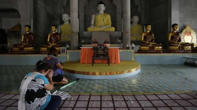  بالصور| البوذيون بكوالالمبور يحتفلون بذكرى بوذا في 