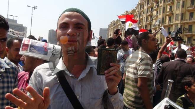 بالصور ..استمرار احتفال أنصار مرسي بالتحرير وسط غياب تام للقوى السياسية