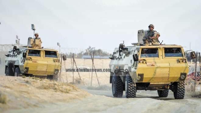 شهود عيان: دبابات وآليات مدفعية مصرية تنتشر على حدود غزة
