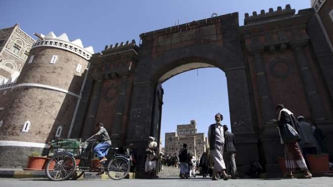 سفارة مصر بصنعاء تعيد مصريا تسلل إلى اليمن هربا من كفيله