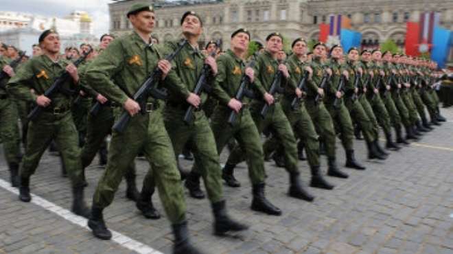 الجنود الروس يحصلون على زي عسكري جديد لحمايتهم من الإصابات في 2014