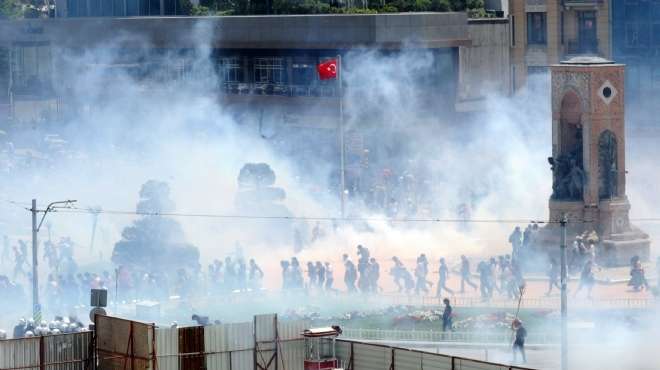  سفارة مصر في إسطنبول تنفي إصابة سيدة مصرية بخرطوش في المظاهرات هناك 