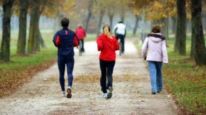 دراسة: السير نصف ساعة يوميا يقلل من خطر الإصابة بأمراض القلب