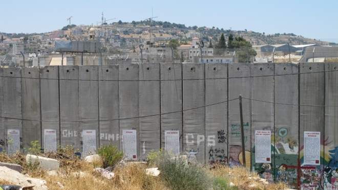 إذاعة إسرائيلية: اعتقال فلسطينيين عبرا الجدار العازل من غزة