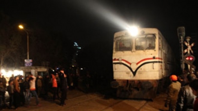 مصرع سائق سيارة نقل اصطدم بها قطار بمزلقان غرب مرسى مطروح