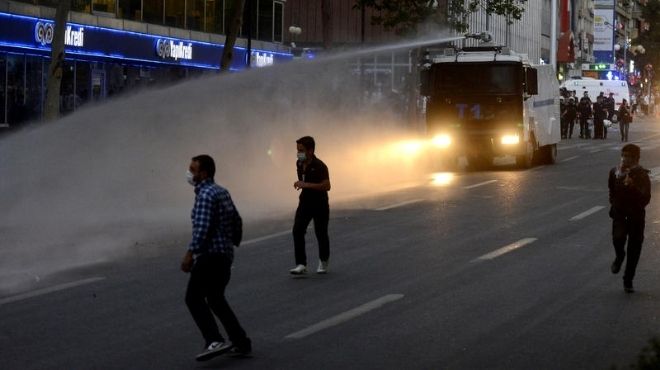  بالصور| الشرطة التركية تفض مظاهرة بالقوة في العاصمة أنقرة 