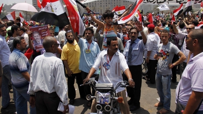 البكاء فرحاً في التحرير.. وأبرز هتاف 
