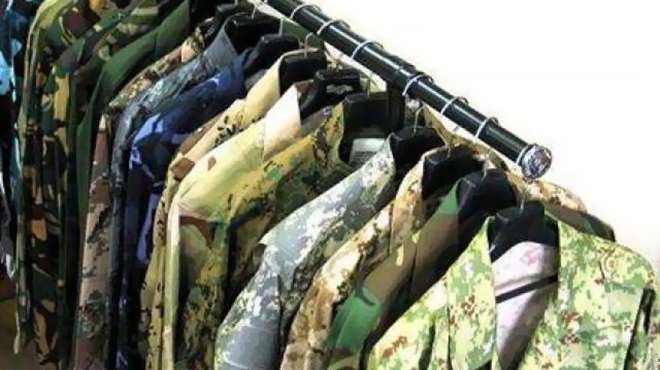 ضبط ملابس عسكرية خاصة بالجيش المصري وكتائب القسام داخل مصنع بالشرقية