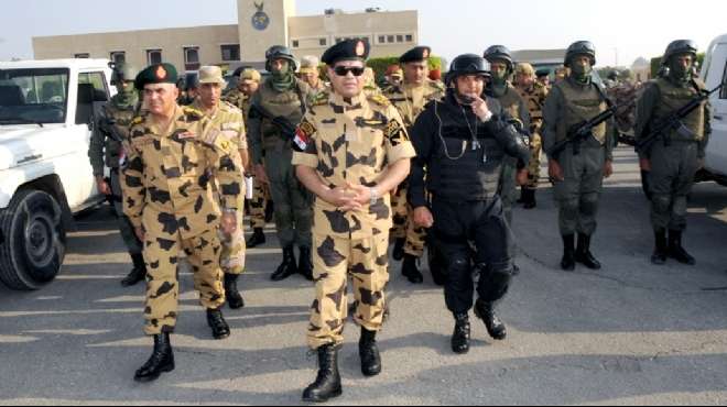 المصريون بالسعودية يطالبون الجيش بسحب الشرعية من مرسي ومحاكمته